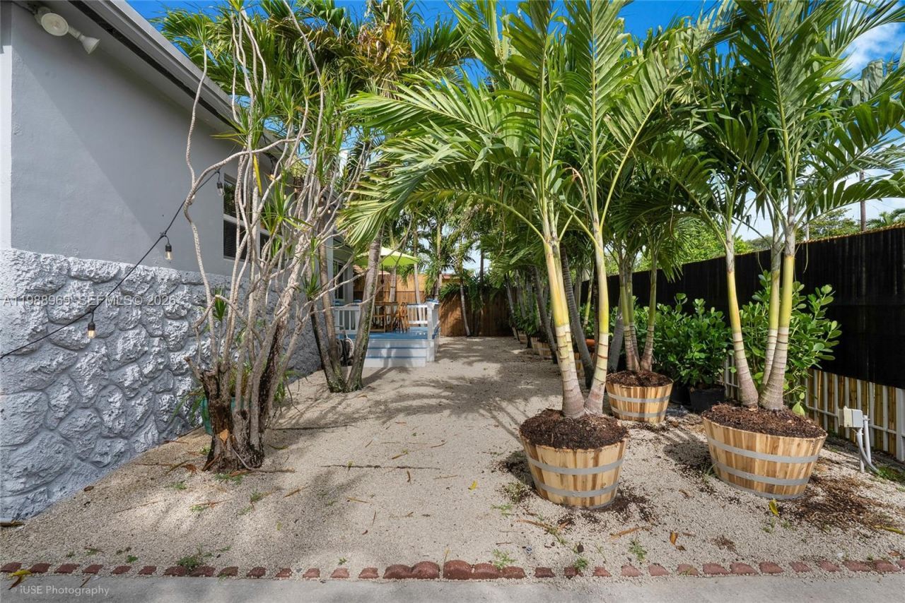 113 SW 2nd St, Hallandale Beach, FL 33009 Photo