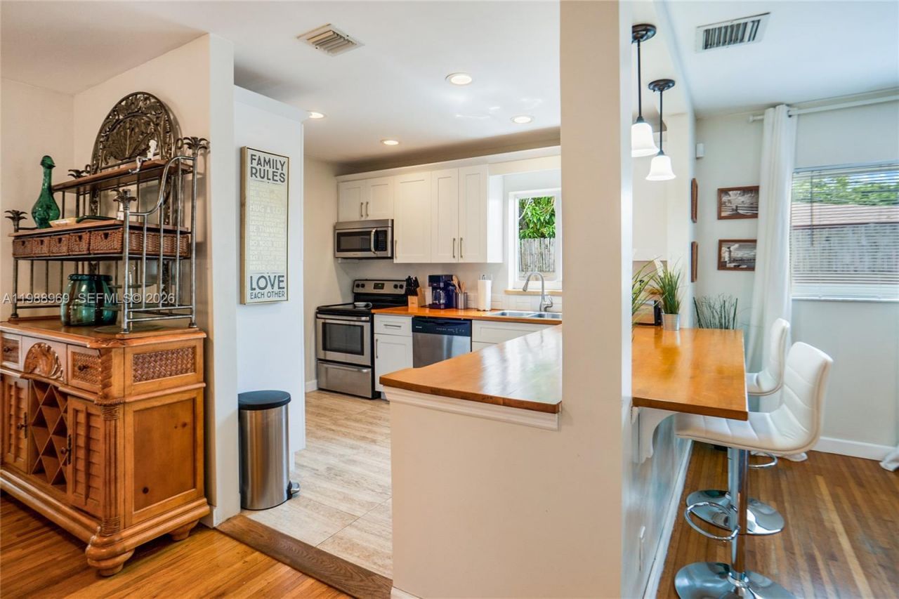 113 SW 2nd St , Hallandale Beach, FL 33009 Photo