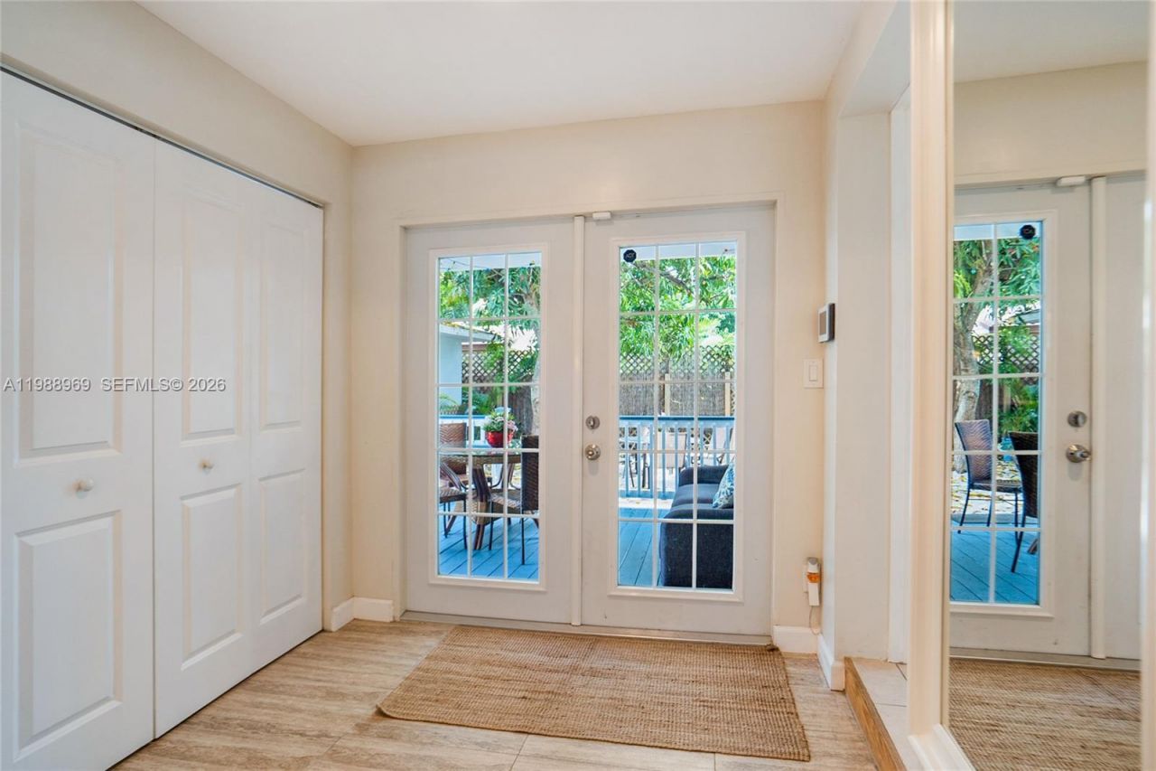 113 SW 2nd St , Hallandale Beach, FL 33009 Photo