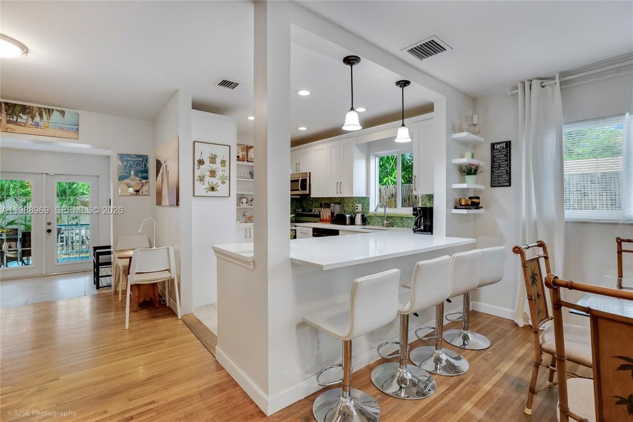 113 SW 2nd St, Hallandale Beach, FL 33009 Photo