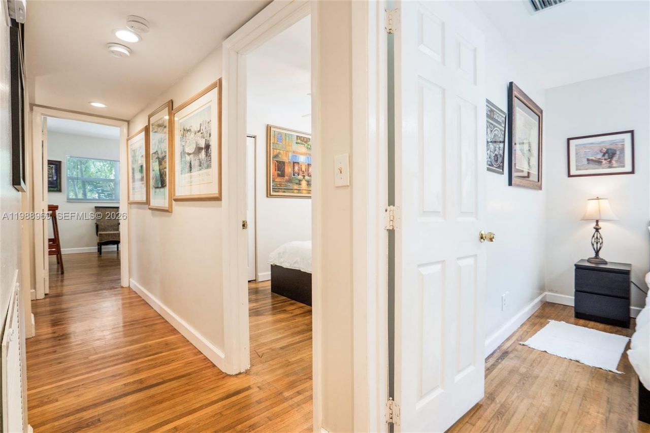 113 SW 2nd St , Hallandale Beach, FL 33009 Photo