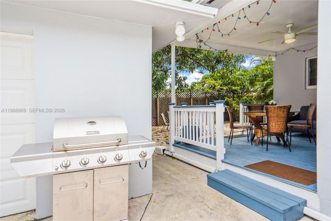 113 SW 2nd St , Hallandale Beach, FL 33009 Photo