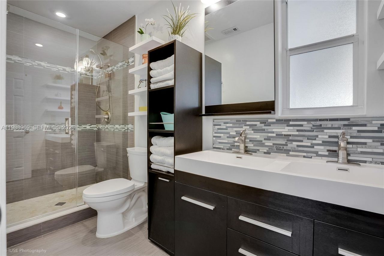 113 SW 2nd St, Hallandale Beach, FL 33009 Photo