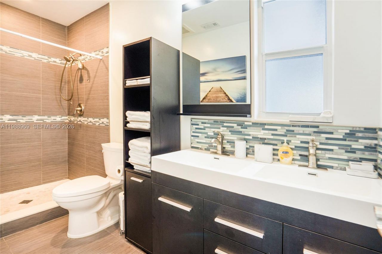 113 SW 2nd St , Hallandale Beach, FL 33009 Photo