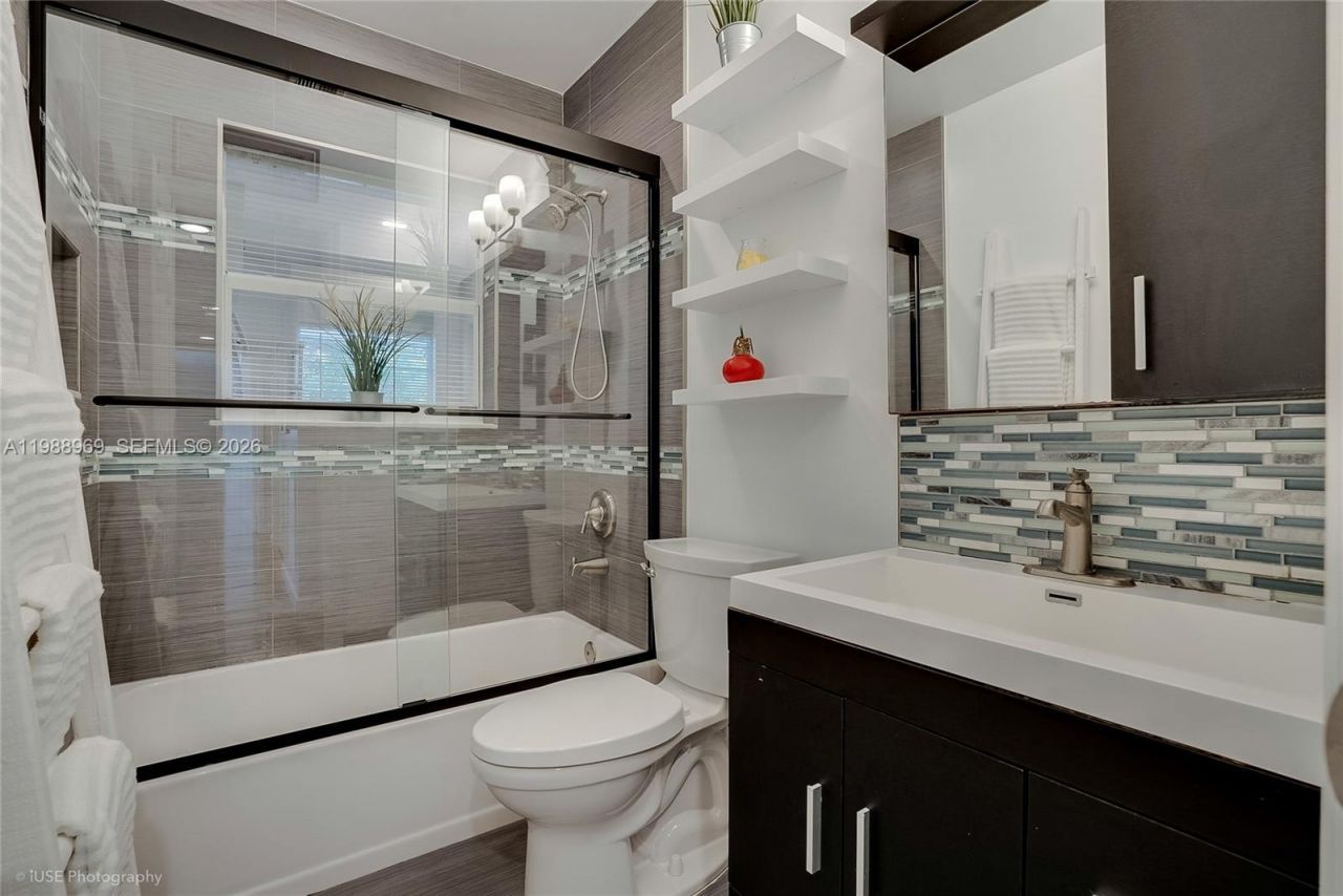 113 SW 2nd St, Hallandale Beach, FL 33009 Photo