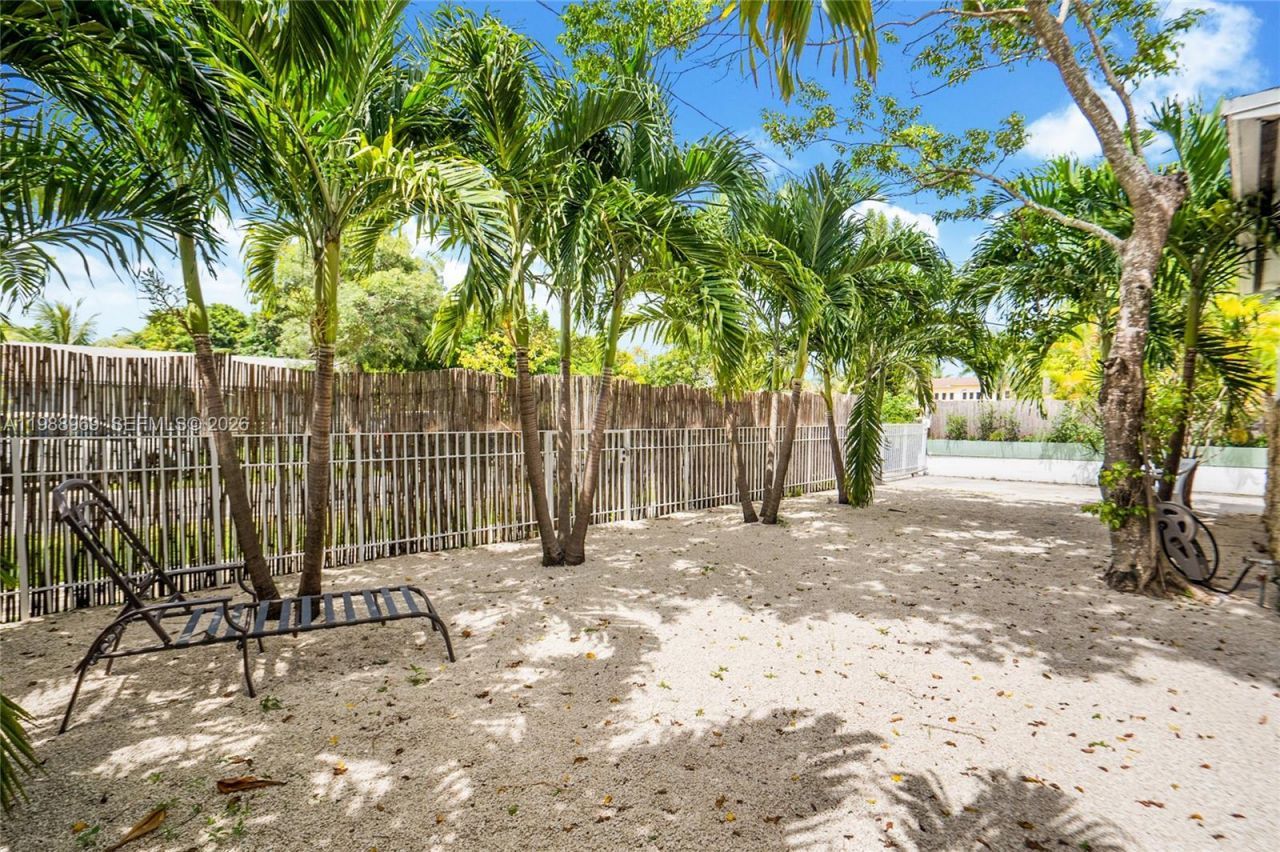 113 SW 2nd St , Hallandale Beach, FL 33009 Photo