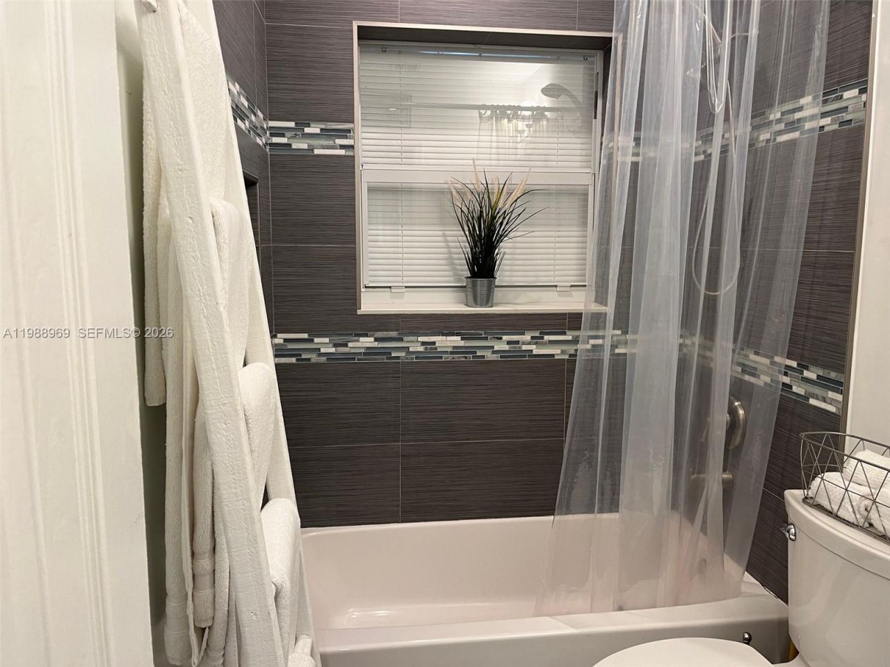 113 SW 2nd St , Hallandale Beach, FL 33009 Photo