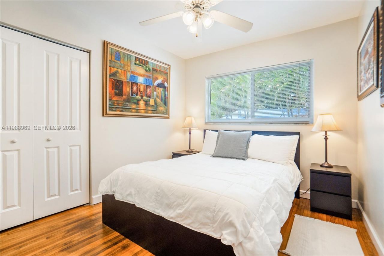 113 SW 2nd St , Hallandale Beach, FL 33009 Photo