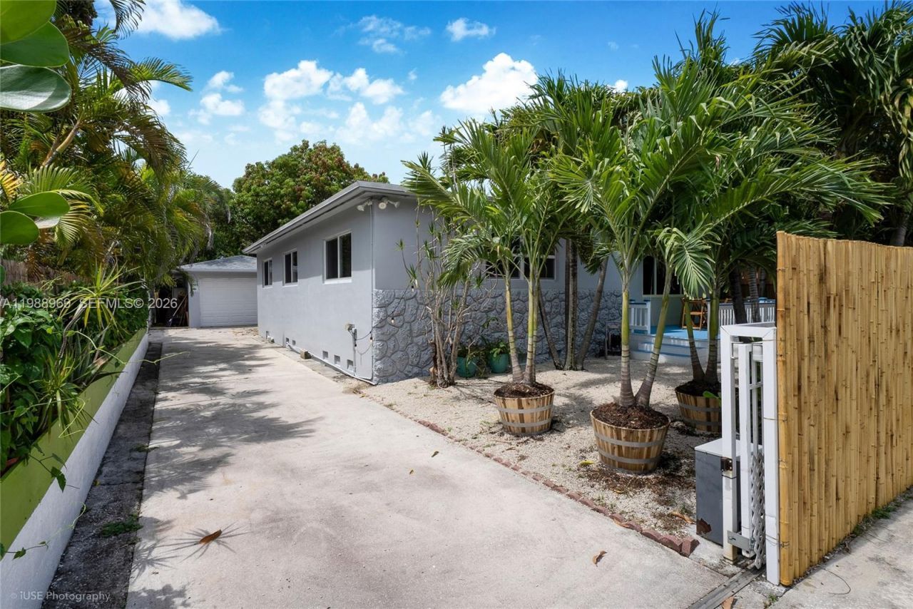 113 SW 2nd St, Hallandale Beach, FL 33009 Photo