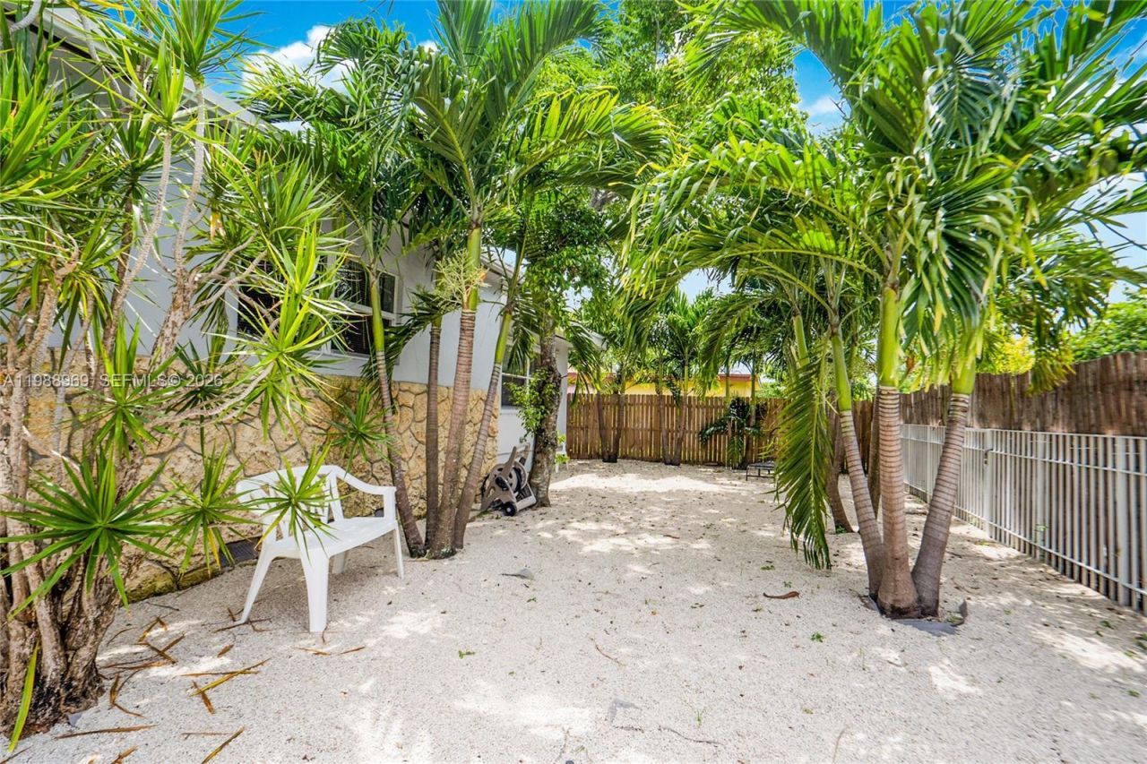 113 SW 2nd St, Hallandale Beach, FL 33009 Photo