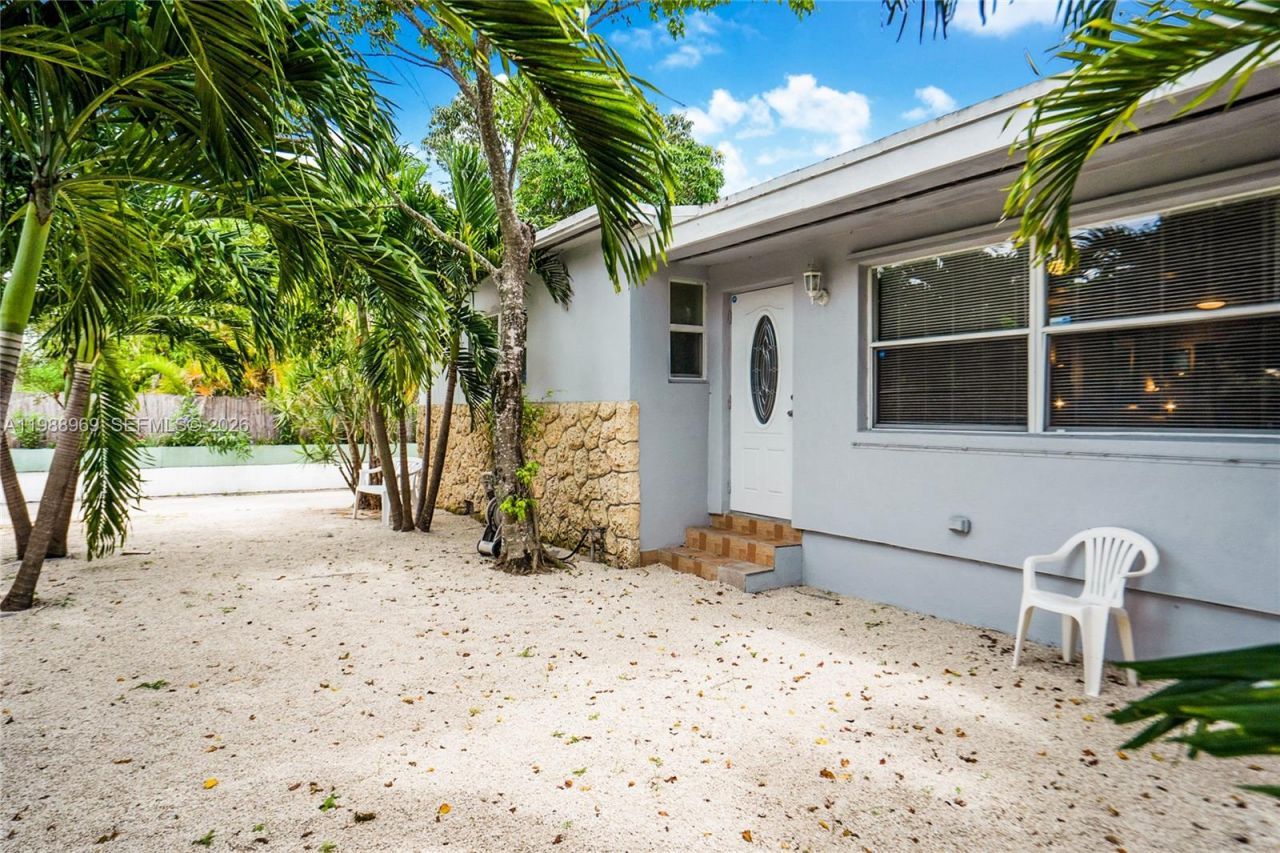 113 SW 2nd St , Hallandale Beach, FL 33009 Photo