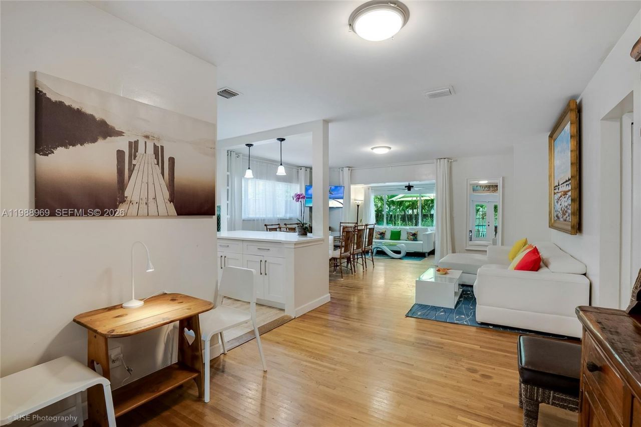 113 SW 2nd St, Hallandale Beach, FL 33009 Photo