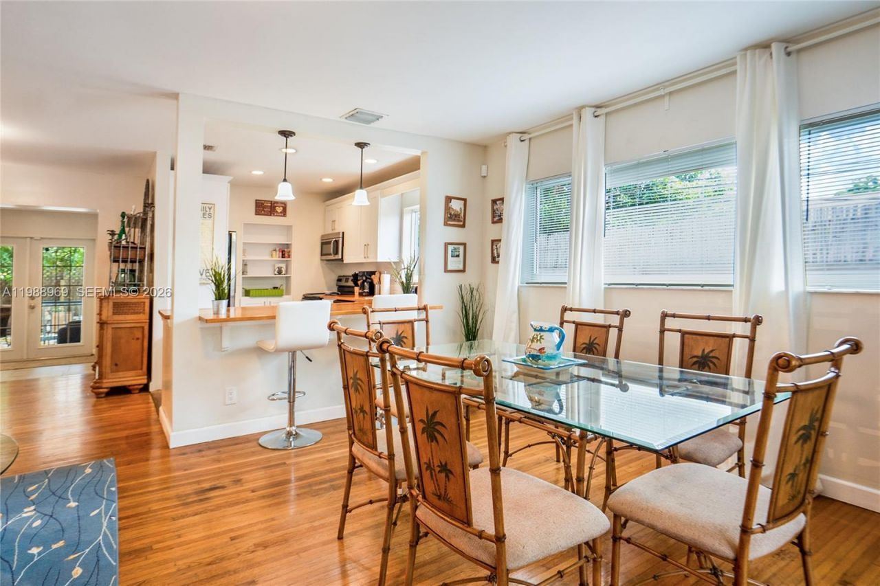 113 SW 2nd St , Hallandale Beach, FL 33009 Photo