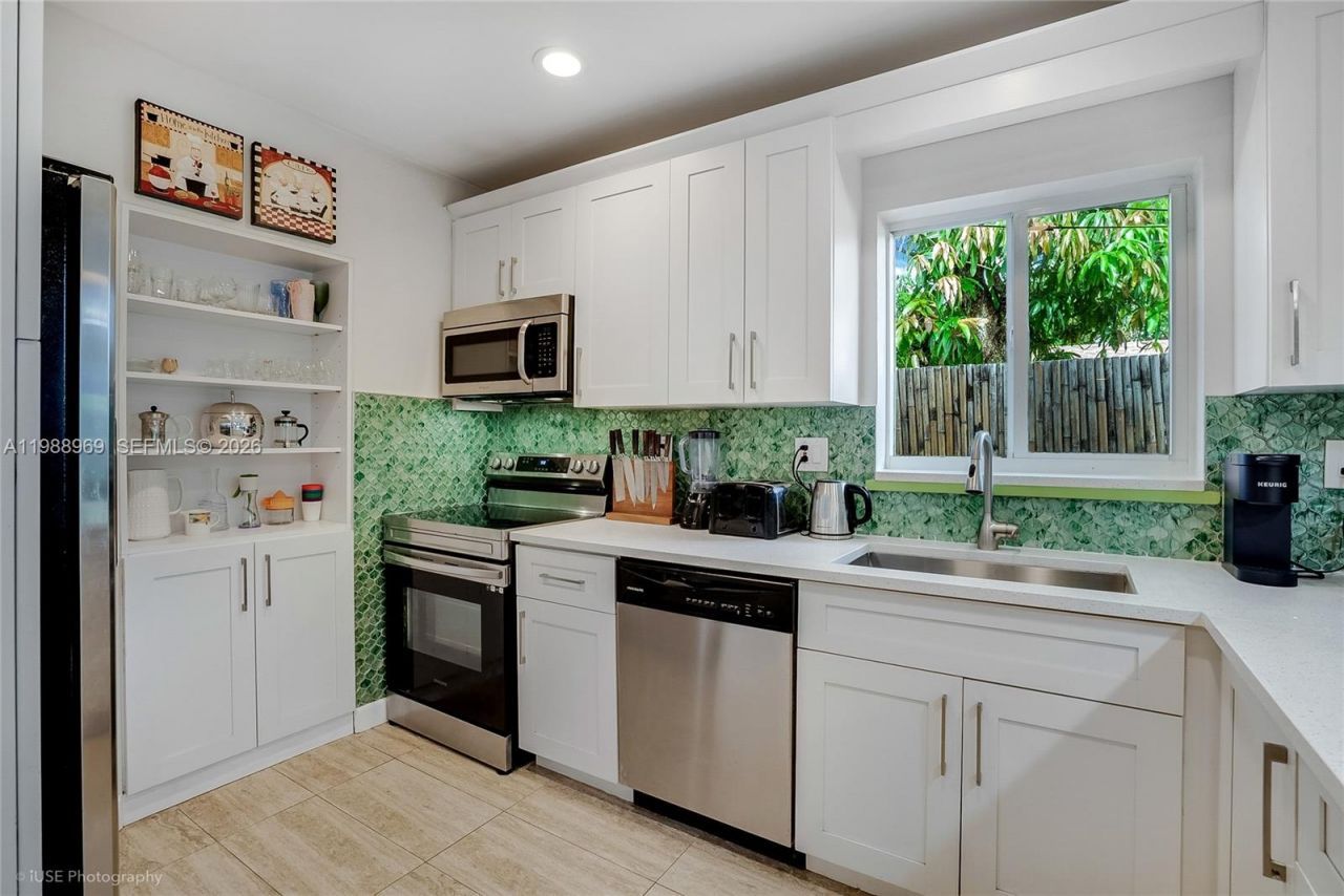 113 SW 2nd St, Hallandale Beach, FL 33009 Photo