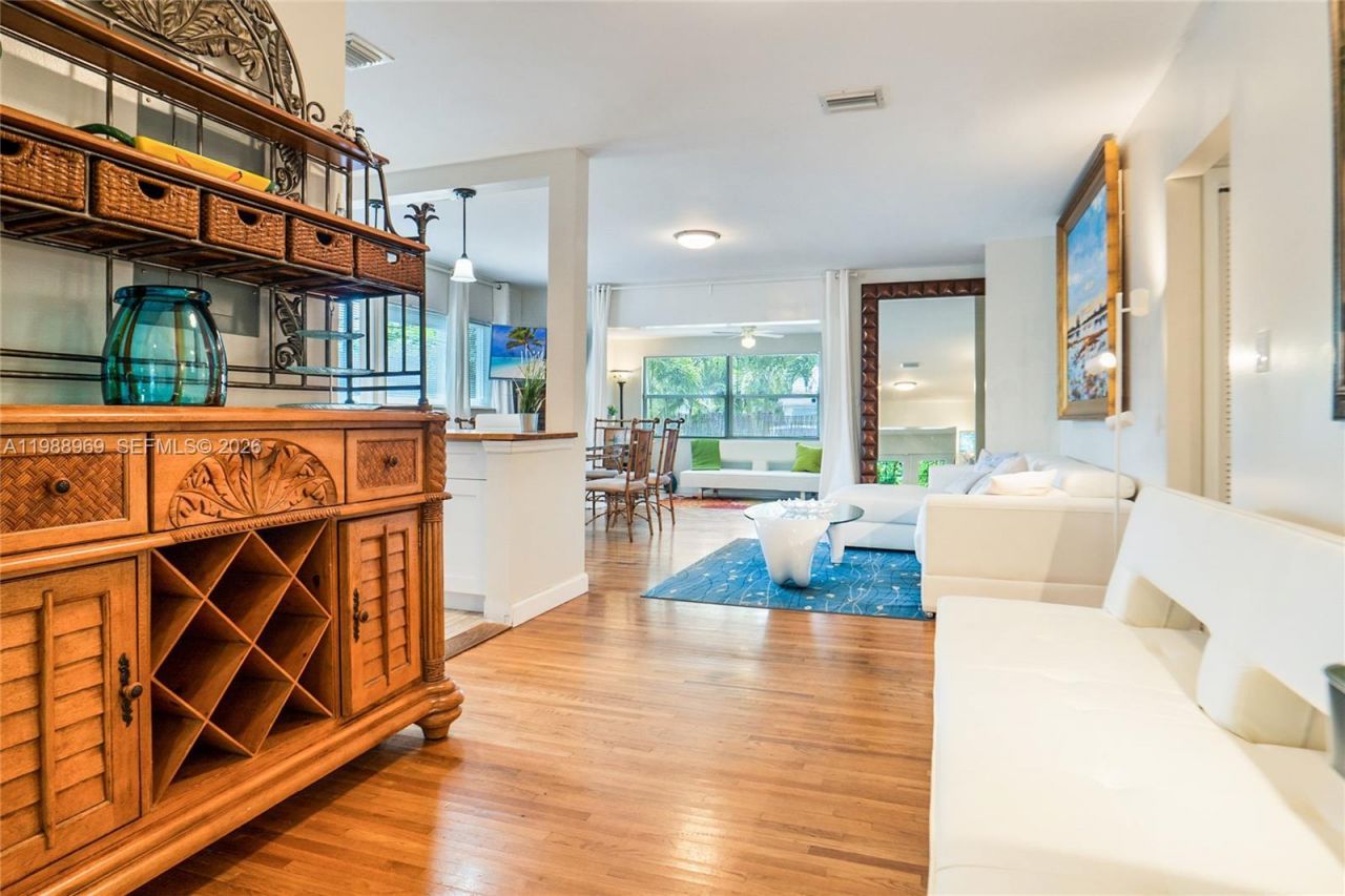 113 SW 2nd St , Hallandale Beach, FL 33009 Photo