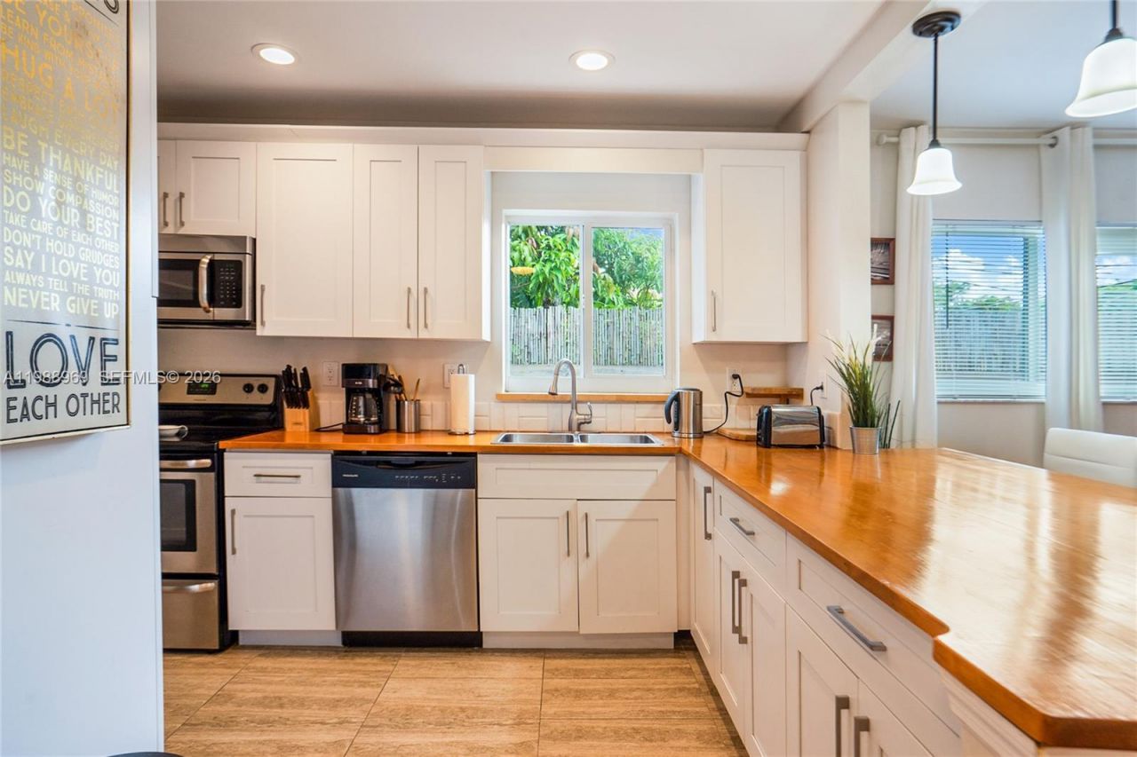 113 SW 2nd St , Hallandale Beach, FL 33009 Photo