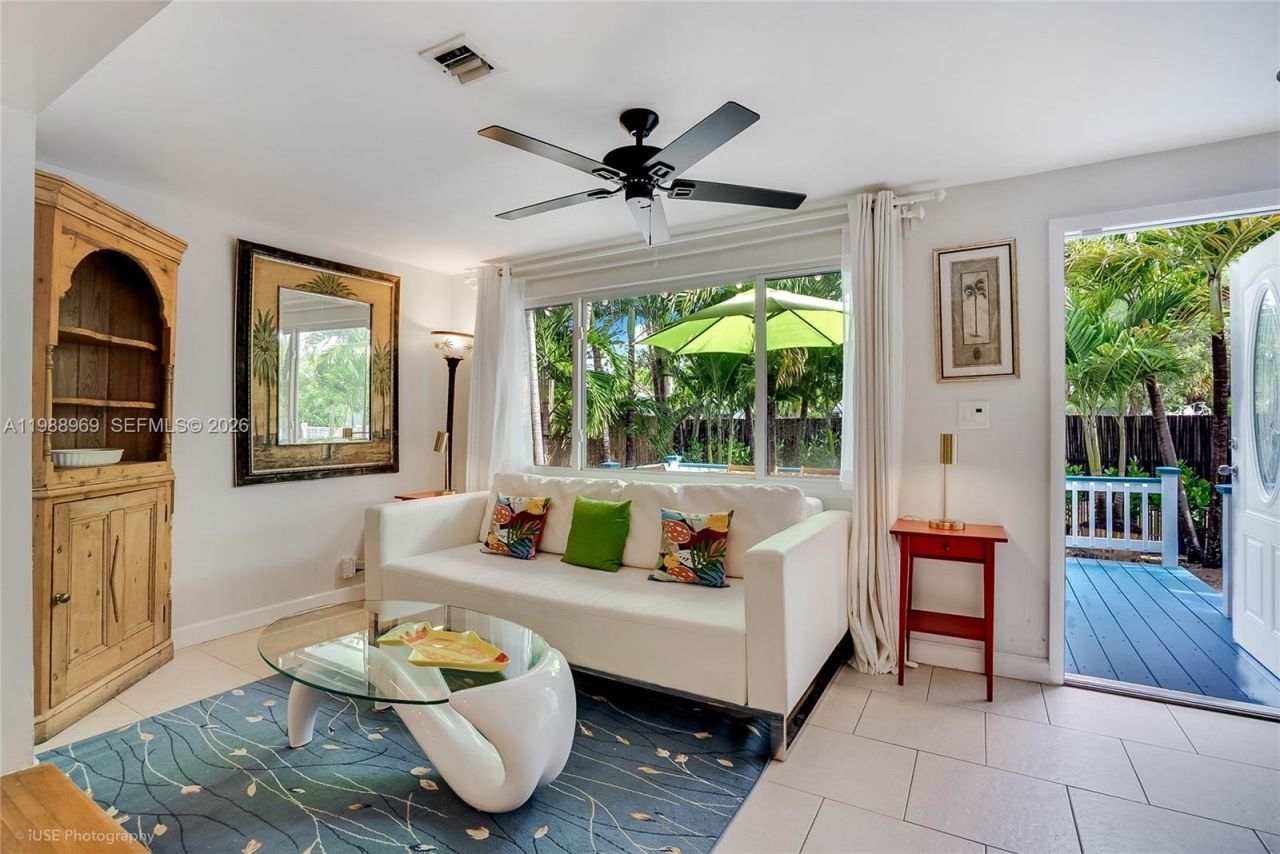 113 SW 2nd St, Hallandale Beach, FL 33009 Photo