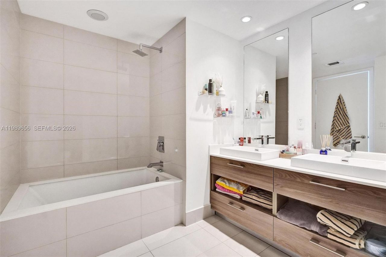 1300 S Miami Ave , Unit 2503, Miami, FL 33130 Photo