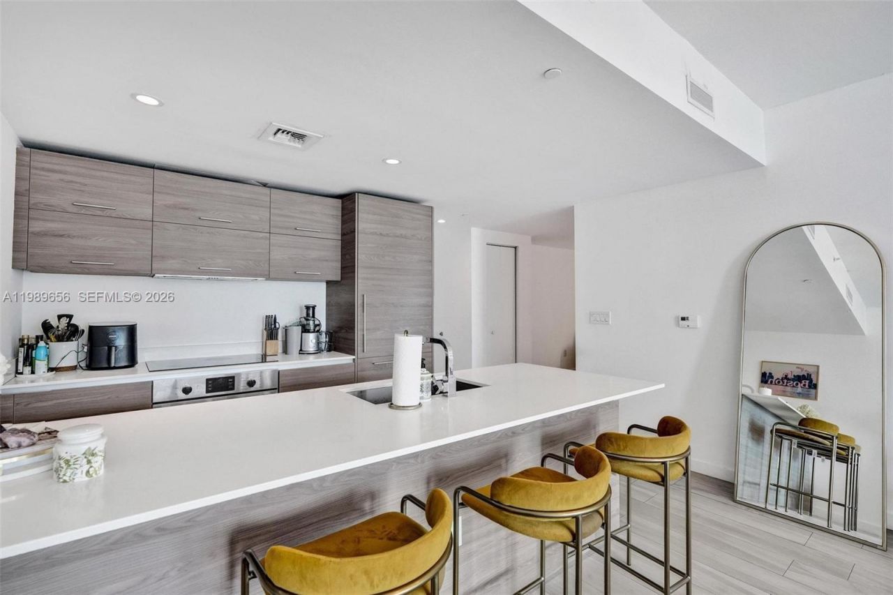 1300 S Miami Ave , Unit 2503, Miami, FL 33130 Photo