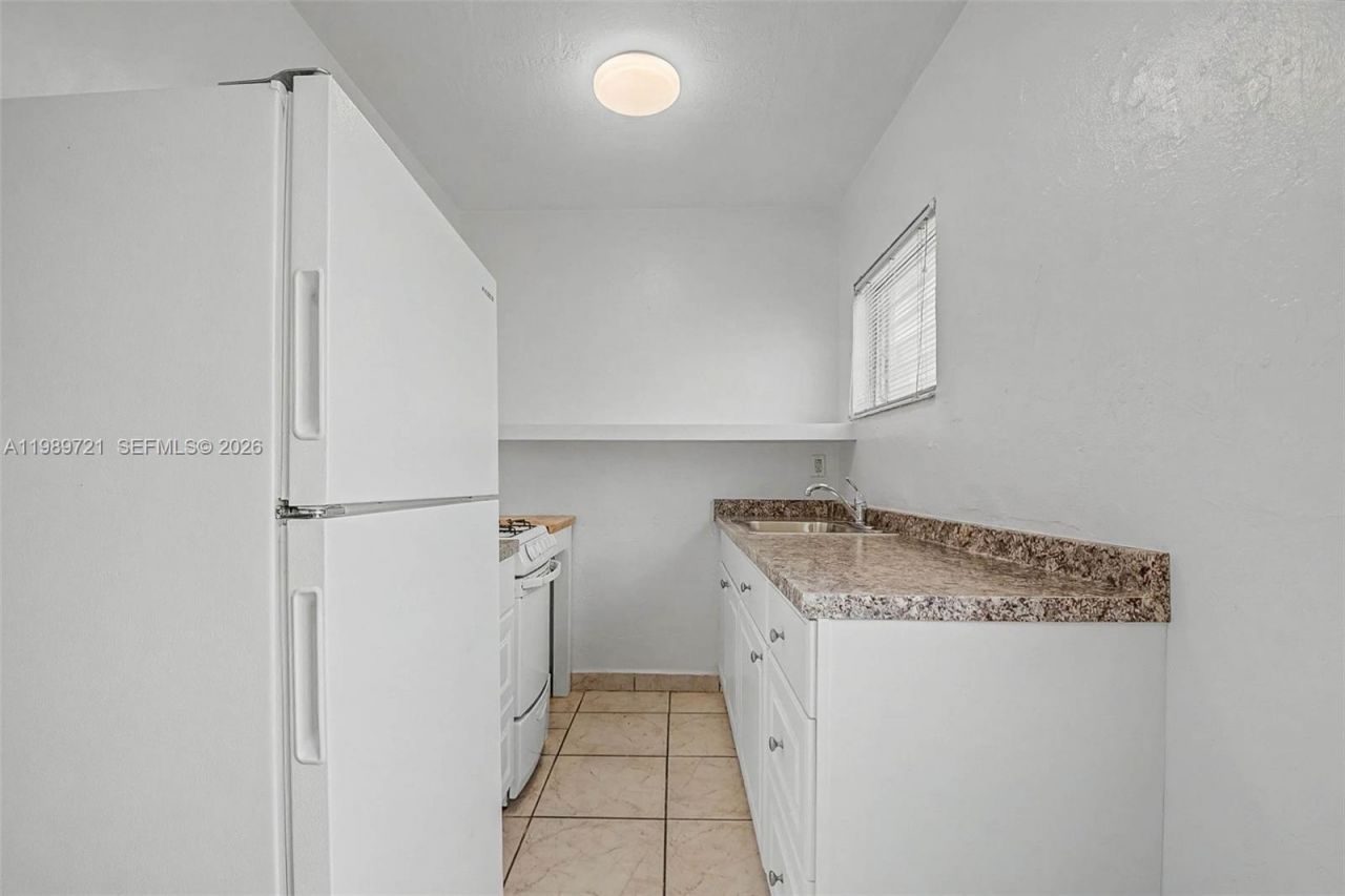225 Madeira Ave, Unit 6, Coral Gables, FL 33134 Photo