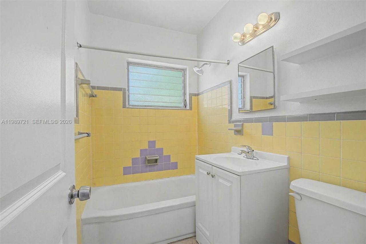 225 Madeira Ave, Unit 6, Coral Gables, FL 33134 Photo