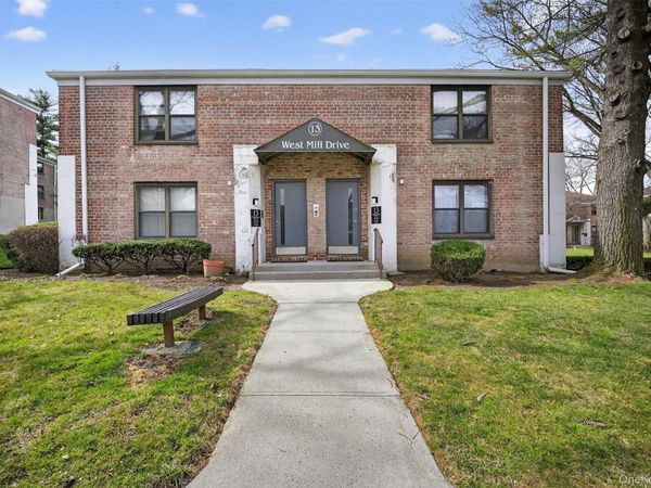 13 W Mill Drive , Unit 4A, Great Neck, NY 11021