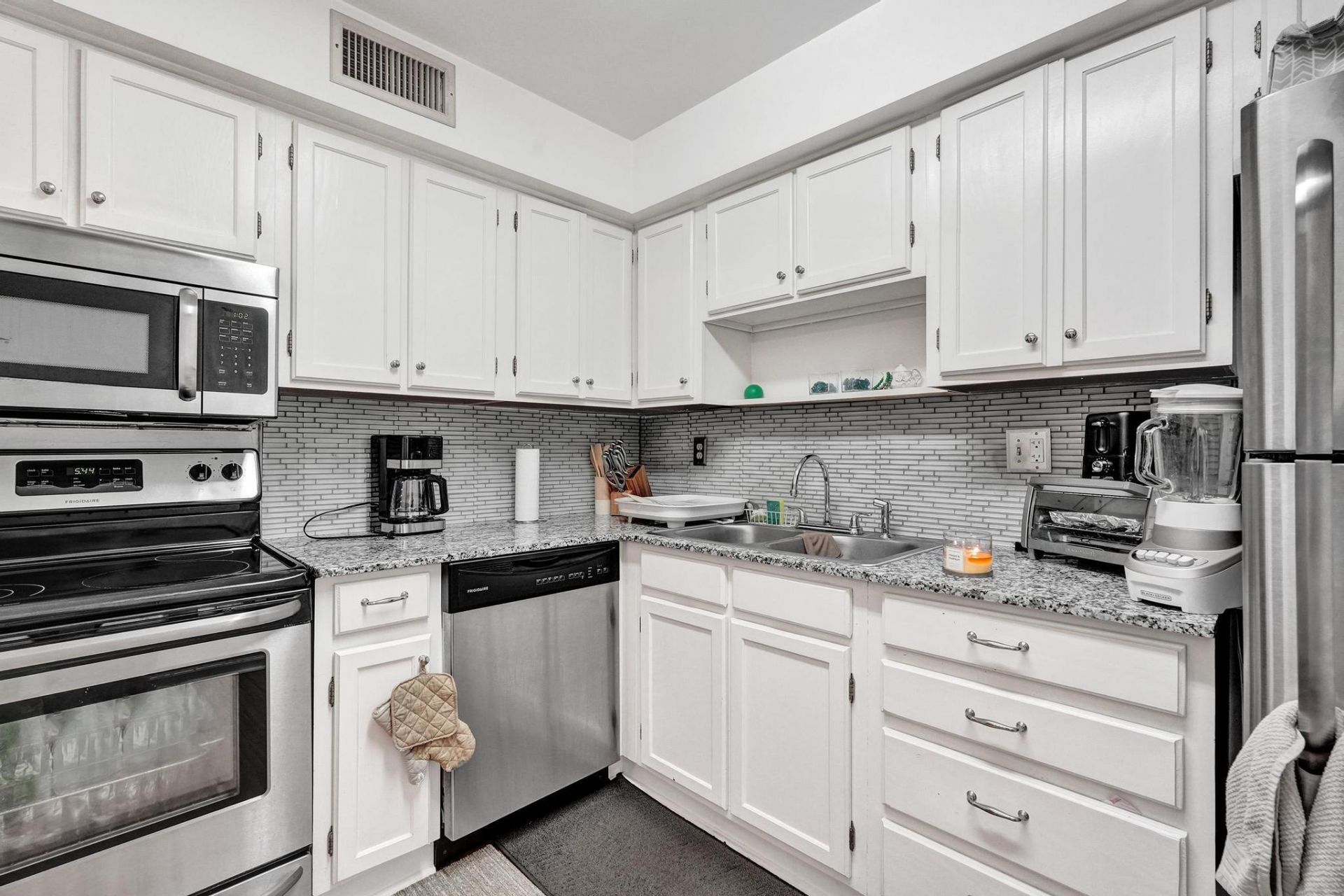 9840 Pineapple Tree Drive, Unit 204, Boynton Beach, FL 33436 Photo