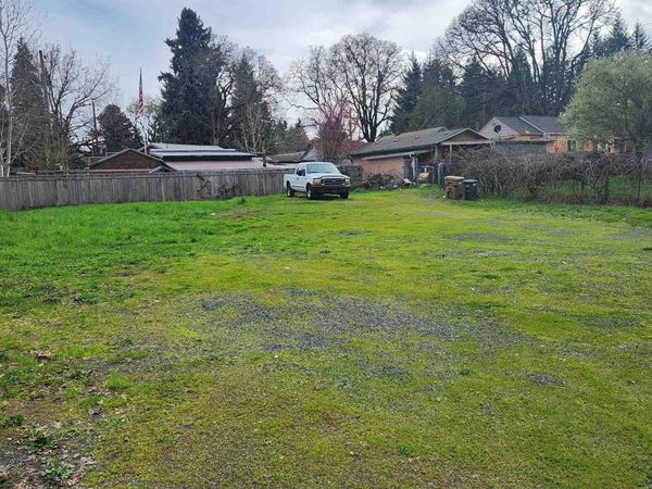 3103 (Behind) Main St, Sweet Home, OR 97386