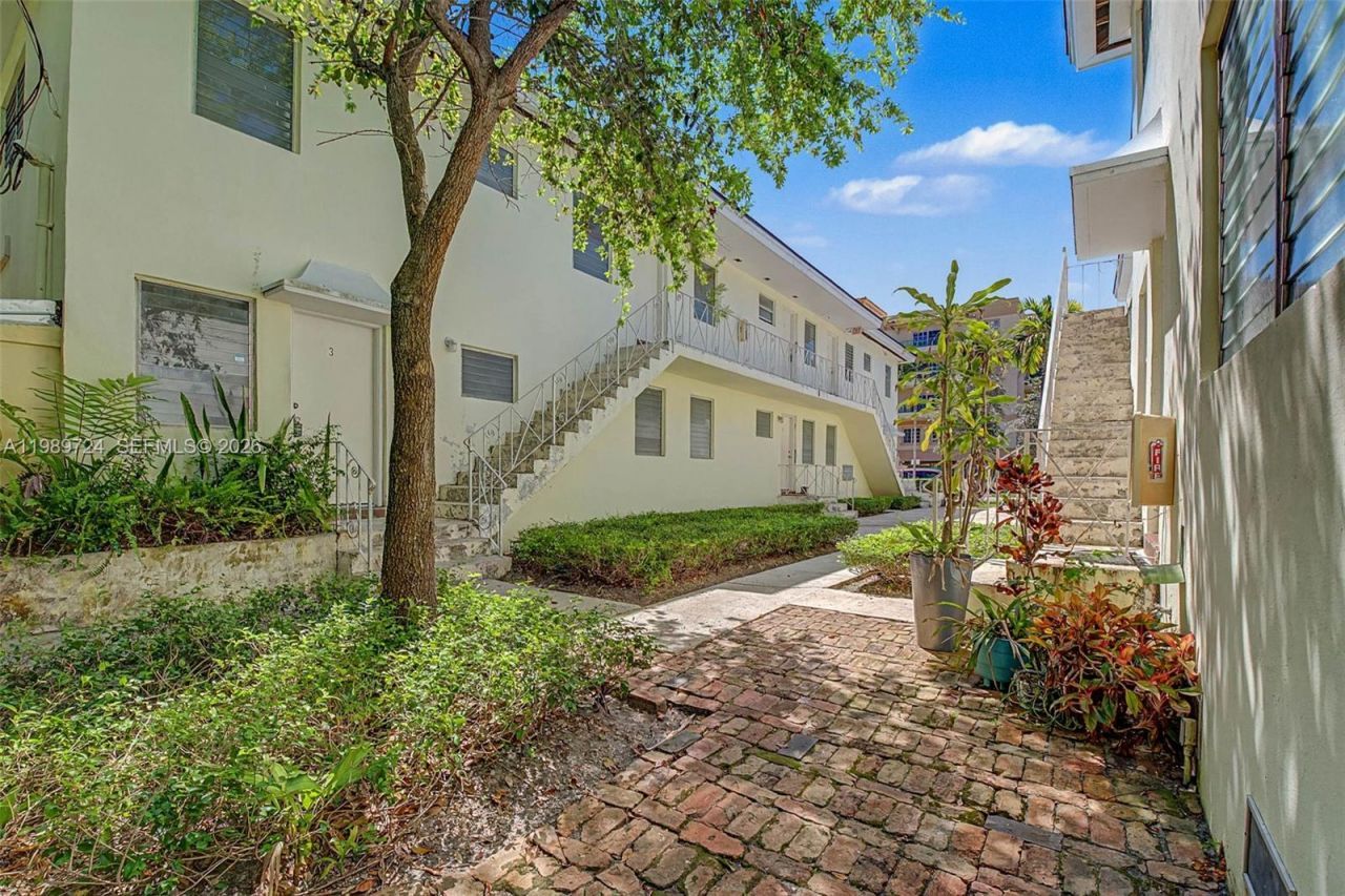 229 Madeira Ave, Unit 6, Coral Gables, FL 33134 Photo