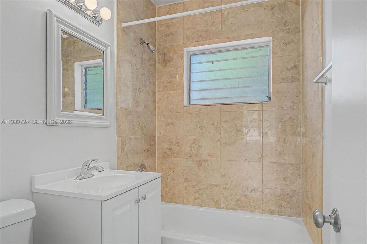 229 Madeira Ave, Unit 6, Coral Gables, FL 33134 Photo