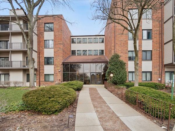 3030 Pheasant Creek Drive , Unit 402, Northbrook, IL 60062