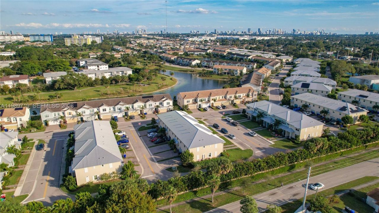 1240 Eucalyptus Dr , Unit 4, Hollywood, FL 33021 Photo