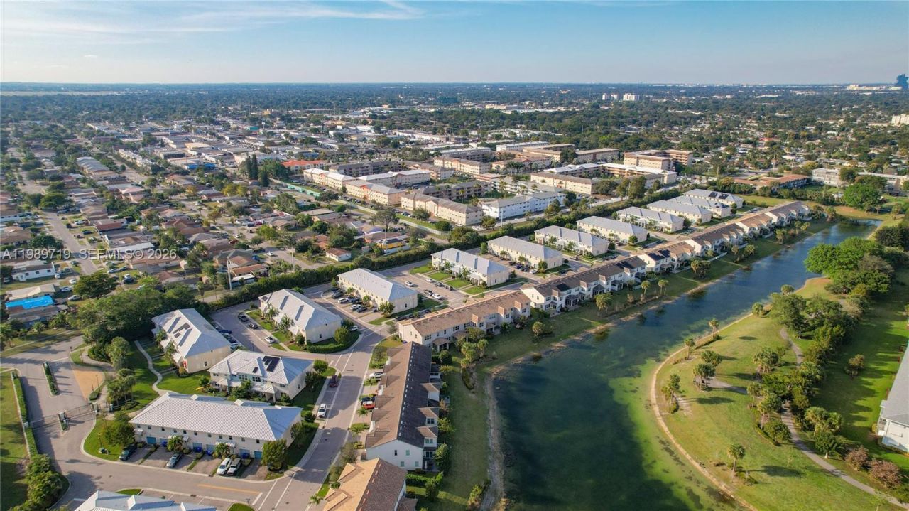 1240 Eucalyptus Dr , Unit 4, Hollywood, FL 33021 Photo