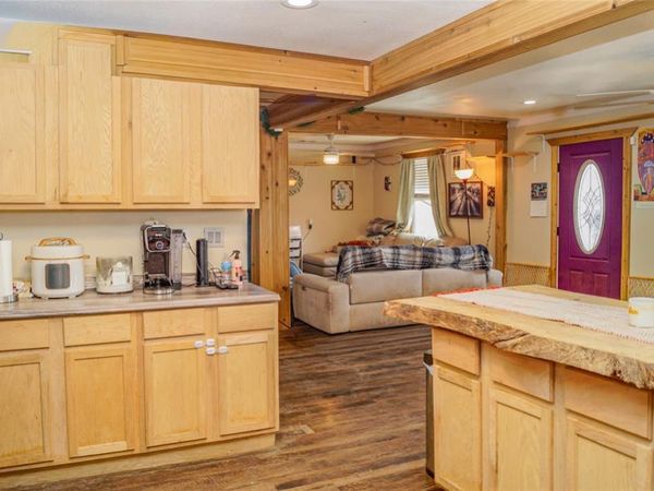 95 3rd Street, Healdton, OK 73438