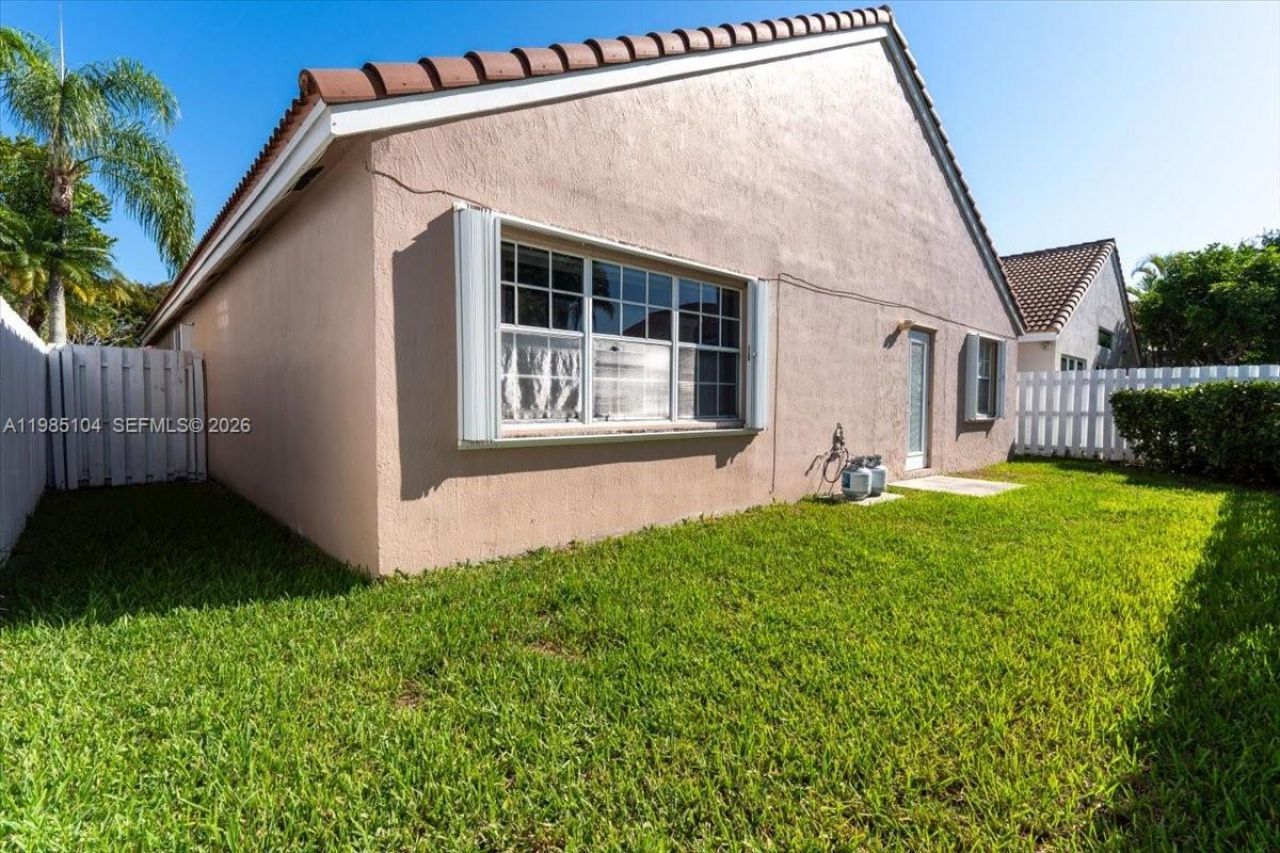 354 Bermuda Springs Dr , Weston, FL 33326 Photo