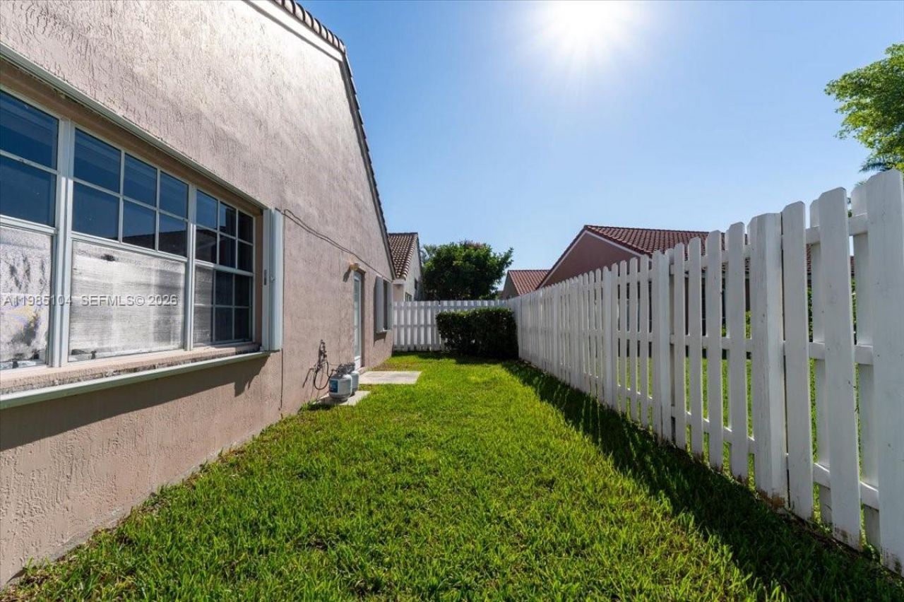 354 Bermuda Springs Dr , Weston, FL 33326 Photo