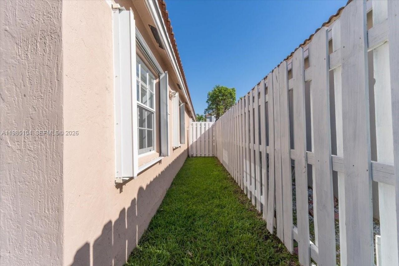 354 Bermuda Springs Dr , Weston, FL 33326 Photo