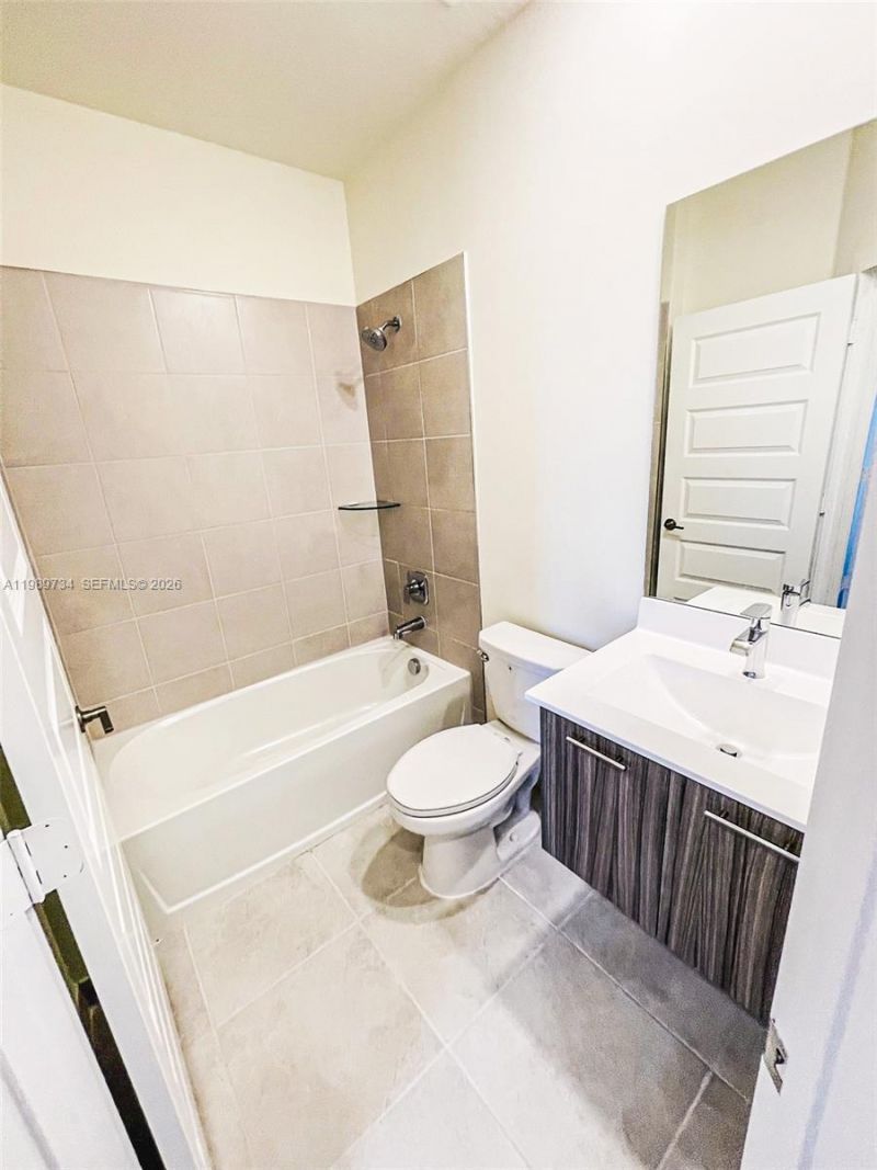 6425 NW 103rd Pl, Unit 106, Doral, FL 33178 Photo