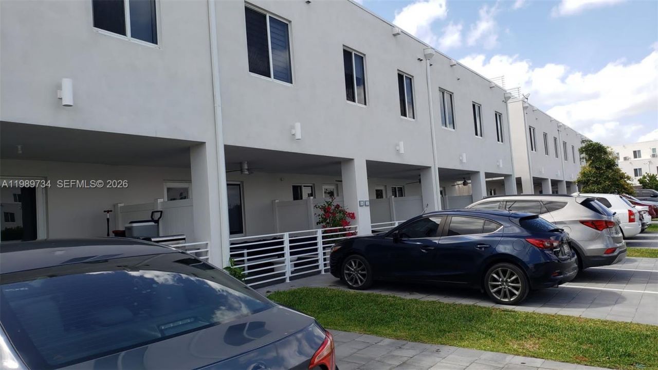 6425 NW 103rd Pl, Unit 106, Doral, FL 33178 Photo