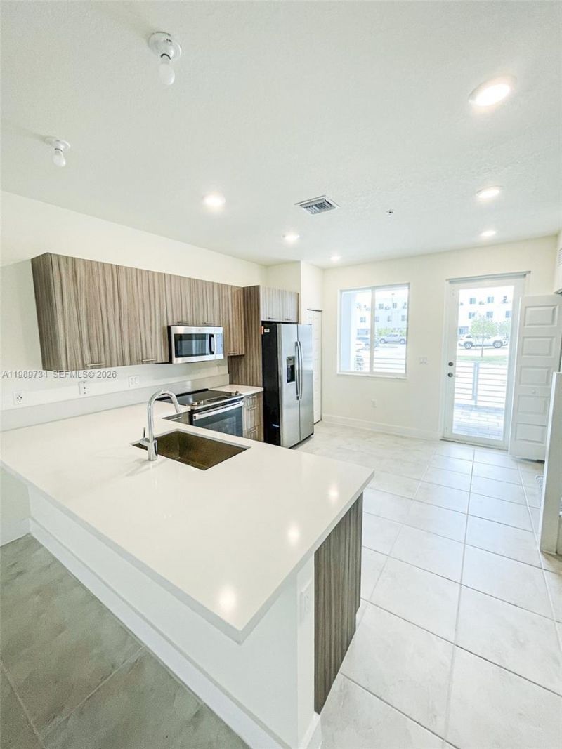 6425 NW 103rd Pl, Unit 106, Doral, FL 33178 Photo