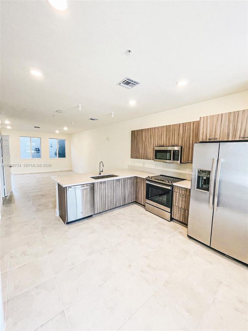 6425 NW 103rd Pl, Unit 106, Doral, FL 33178 Photo