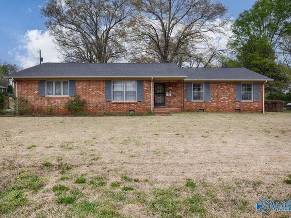 366 College Park Court NW, Huntsville, AL 35805