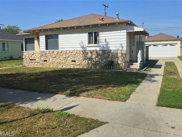 1613 E Ezmirlian, Compton, CA 90221