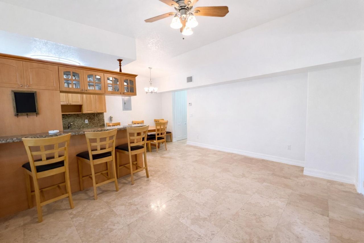 655 Meridian Avenue, Unit 24, Miami Beach, FL 33139 Photo