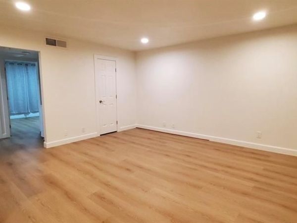 2121 Oceanus Lane, Unit 4, Las Vegas, NV 89115