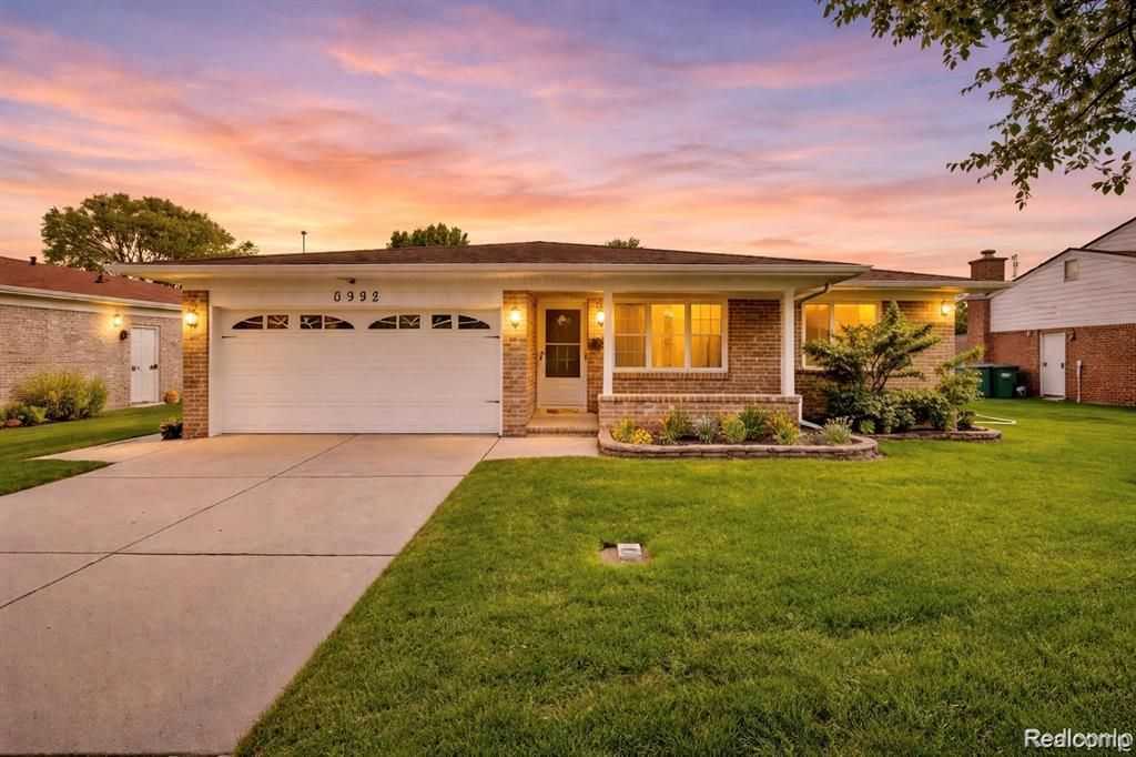 30232 Austin Drive, Warren, MI 48092 Main Photo