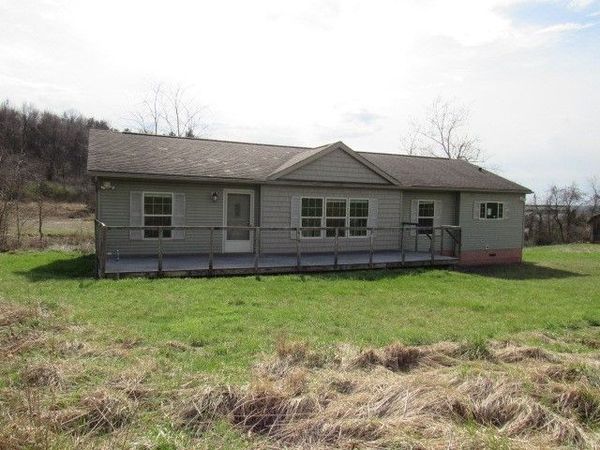 705 Petersburg Road , Connellsville, PA 15425