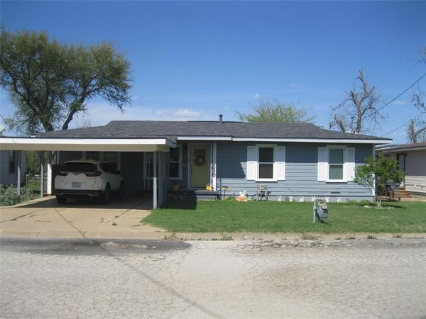 1308 W Dyer Street, Breckenridge, TX 76424