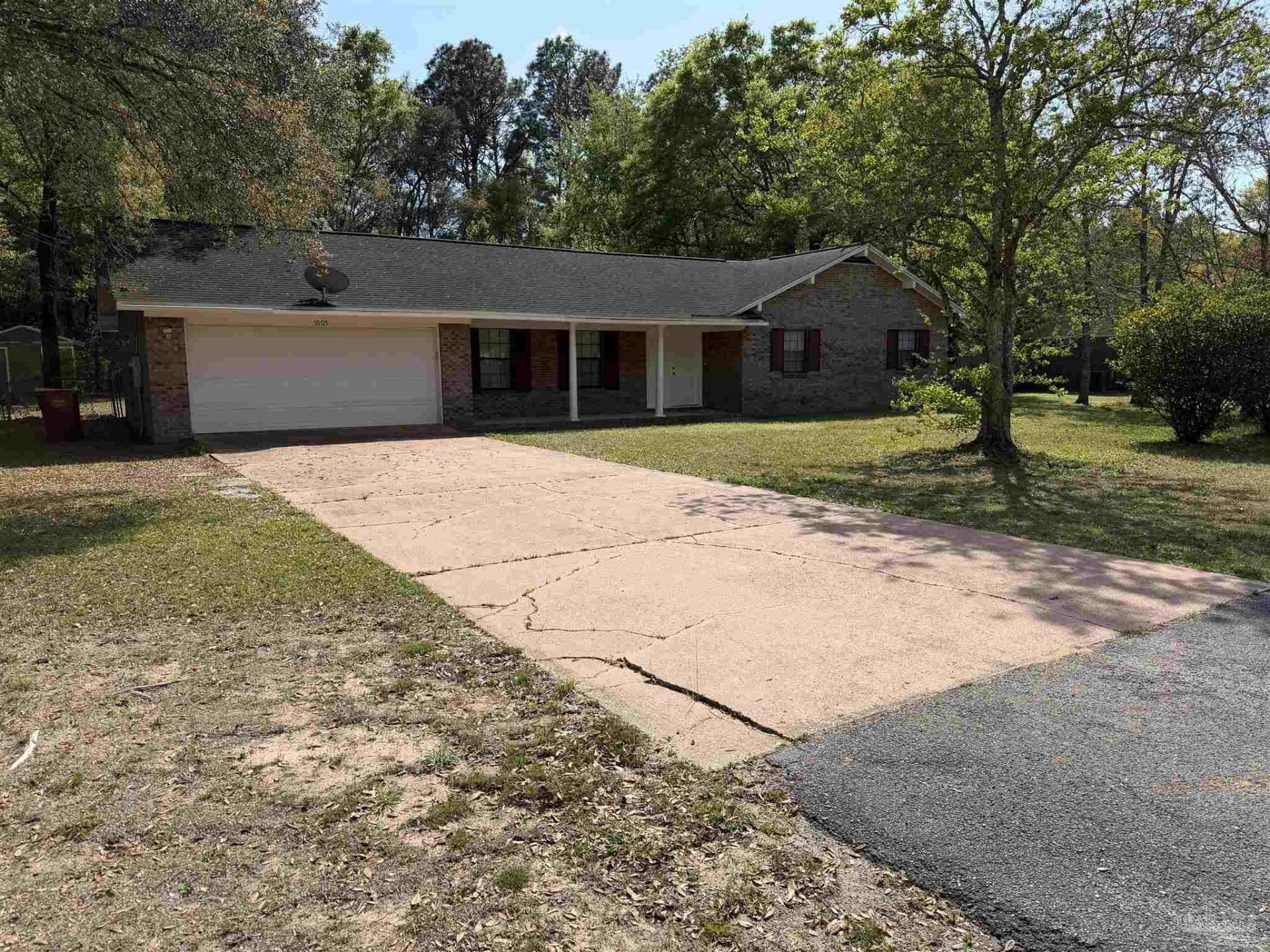 5905 Pamela Dr, Milton, FL 32570 Main Photo