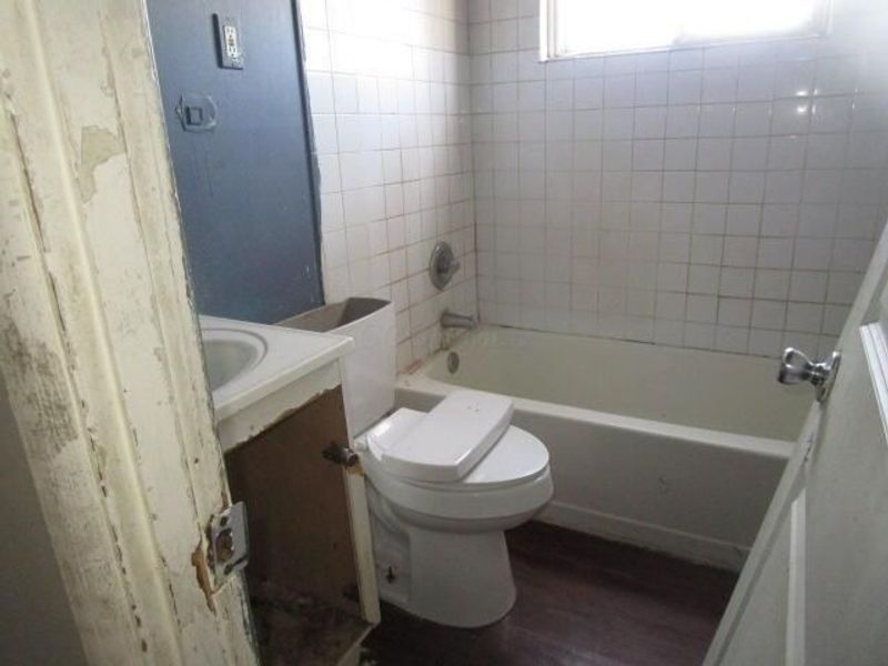 3072 Huntington Drive, Columbus, OH 43207 Photo 8
